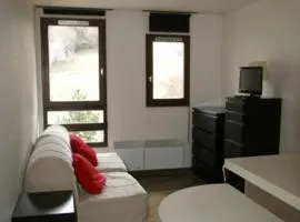 Studio chaleureux aux Adrets - Face aux pistes, 4ème étage, 2 pers, cuisine équipée - FR-1-557-28