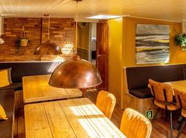 Boutique style ship 10 double cabins, hotel di Monnickendam