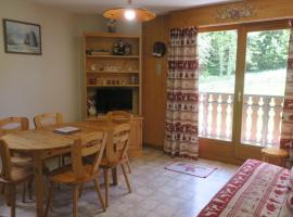Appartement cosy 2 chambres avec balcon sud/est, parking, garage - 6 personnes - FR-1-198-140