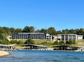 Lake Norfork Resort: Henderson şehrinde bir otel