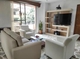 Hermoso Apartamento Envigado a 27 min del poblado Medellin，恩維加多的度假住所