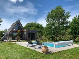 Saint-Martin-Labouval에 위치한 저가 호텔 Les Trigones du Causse -Maison atypique avec Piscine Privée