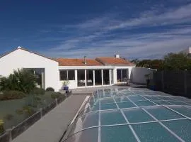 Maison spacieuse avec piscine privative, terrasse et jardin près des Sables-d'Olonne - FR-1-197-297