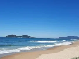 Casa tranquila 500 metros da praia do campeche