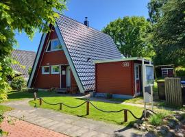 Cozy holiday home with wood-burning stove on the Baltic Sea in Damp, hotel in Damp