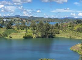 Rocks Glamping - Guatapé, El Peñol, hotel din El Peñol