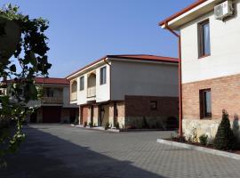 Royal Green Hotel, hotel with parking in Natakhtari