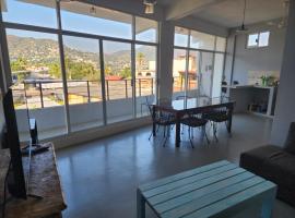 Large and comfy apartment, near DT and Principal Beach!, hotell i Zihuatanejo