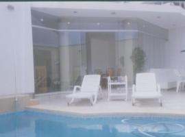 Departamento con Piscina Privada en Playa Naplo, pet-friendly hotel in Naplo