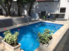 Aluve Guesthouse, hotell i nærheten av Rhodes Park i Johannesburg