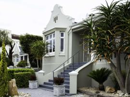 Conifer Beach House, бутиков хотел в Порт Елизабет