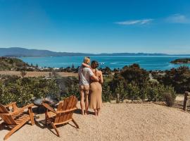 Drift Off Grid Luxury Eco Glamping, luksustelt i Tarakohe