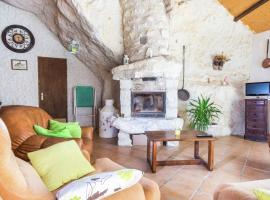 Cave house with a unique charm in the Valley of the Loire Castles!，Faverolles的飯店