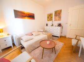 Room Eight - Your Space in the City, Bed & Breakfast in Lugano