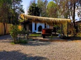 Moderna Cabaña con tinaja caliente, hotel a Pirque