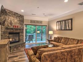 Relaxing Lincoln Condo with Fireplace and Shuttle, sewaan penginapan di Lincoln