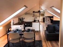 Scenic Penthouse - Ocean view & skylight windows