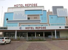 HOTEL REPOSE CHHATRAL，Kalol的飯店
