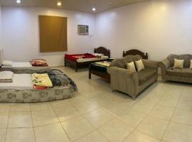 Almazham holiday house, hotel with parking in Al-ʿUla