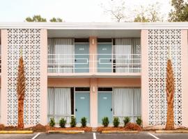 The Starlight Motor Inn, motel in Charleston