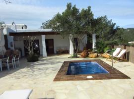 Fantastic villa with large warm Whirlpool in the garden and vieuw at the sea, hotel in Sant Joan de Labritja