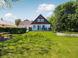 Beautiful Home In Sams With Kitchen, hotel a Toftebjerg