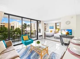 Waikiki Banyan stay with pool, hot tub & sauna