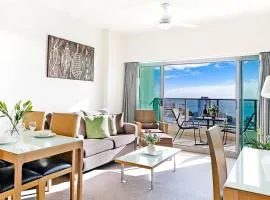 Arafura Suites - Dual-Studio Resort-style Getaway