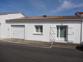 Maison L'Aiguillon-sur-Mer, 3 pièces, 4 personnes - FR-1-476-11, hotel in LʼAiguillon-sur-Mer