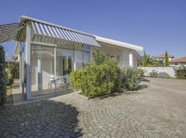 Villa 2 chambres proche plage, jardin, véranda, clim, wifi à Biscarrosse - FR-1-521-19, hotel in Biscarrosse-Plage