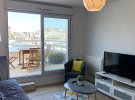 Bel Appartement Duplex 4 pièces avec Vue sur Port et Terrasse - FR-1-487-314, hotel in Dives-sur-Mer