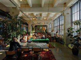 Fabrika Hostel & Suites, hotel v destinaci Tbilisi City