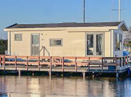 Chalet, hotel with parking in Breukelen