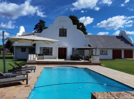 Blackwood Eco Lodge, cabin in Witbank