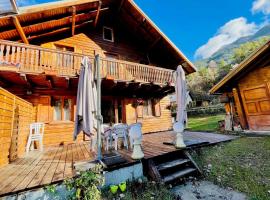 Beautiful chalet near the center of Briançon, penginapan di Briançon