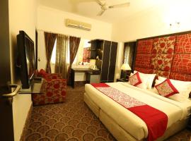 Hotel Capitol Hills - Greater Kailash Delhi, hotelli kohteessa New Delhi alueella Greater Kailash 1
