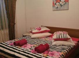 Rooms Roza with private bathroom Fuskulin country area 6 km from the beach, hotel v destinaci Fuškulin