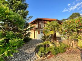 Charming villa, tranquillity by the forest, hotell sihtkohas Lit-et-Mixe