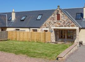 Honeysuckle Cottage at Williamscraig Holiday Cottages, pet-friendly hotel in Linlithgow