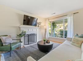 @ Marbella Lane - Modern and Sleek Home in Redwood, holiday home in Redwood City