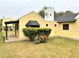 Cabañas Costa Vergel、ロス・レアルテスのビーチ周辺のバケーションレンタル