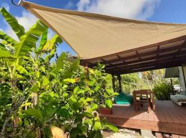 Moana Breeze Eco Lodge, hotel near Blue Lagoon Rangiroa, Tiputa