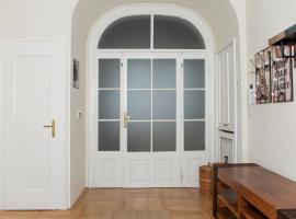 velk&yacute; apartm&aacute;n (145m2), v historickom centre Bratislavy na pe&scaron;ej z&oacute;ne