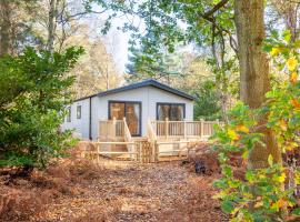 Azenor Lodge, hotel with jacuzzis in Weybourne