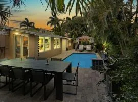 Modern 2BRHouse in Wilton Manors with a Heated Pool and KING Bed