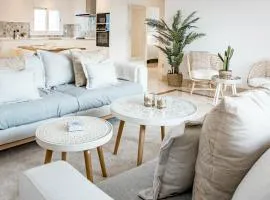 PA18- Stunning flat, gym, indoor and outdoor pool