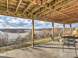Lakeside Home with Deck Near Hunting and Fishing, hotel in Galmey