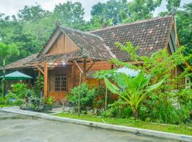 Waiki Rumah Kayu, hotel di Ngingas