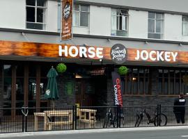 Horse and Jockey Inn, Cama e café (B&B) em Matamata