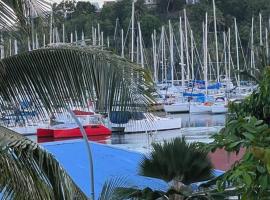 Duplex Marina gosier- vue Mer et bateaux équipé d'une citerne reliée à l'eau de ville